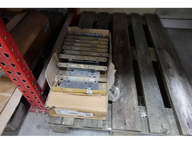 Inhoud rek - afbeelding 10 van  11