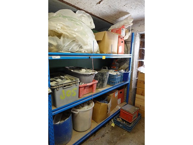 Inhoud rek - afbeelding 1 van  9