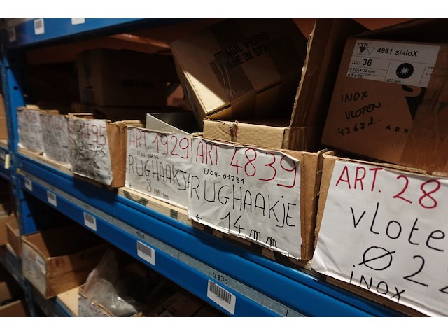 Inhoud rek - afbeelding 2 van  33