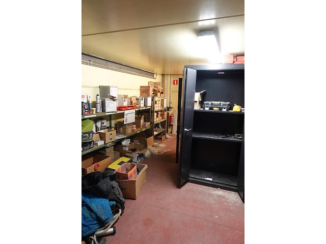 Inhoud ruimte magazijn - afbeelding 1 van  30