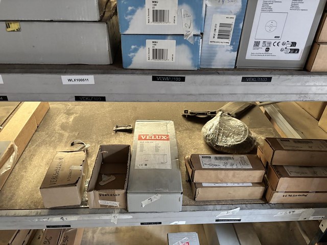 Inhoud stelling o.a. velux elc blinds - afbeelding 10 van  11