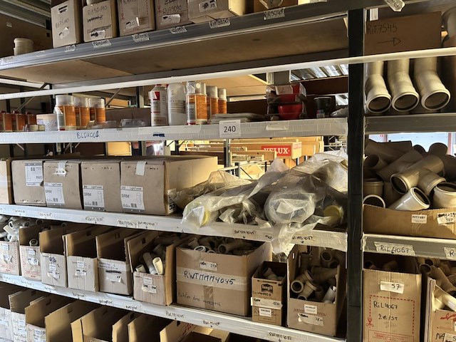 Inhoud stelling pvc afvoeren / koppelstukken & liquides - afbeelding 1 van  8