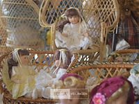 Inhoud tafe div porselijnen poppen - afbeelding 4 van  7