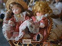 Inhoud tafe div porselijnen poppen - afbeelding 5 van  7