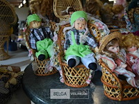 Inhoud tafe div porselijnen poppen - afbeelding 7 van  7