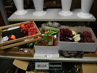 Inhoud tafel decoratiematerialen - afbeelding 1 van  7