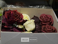 Inhoud tafel decoratiematerialen - afbeelding 2 van  7