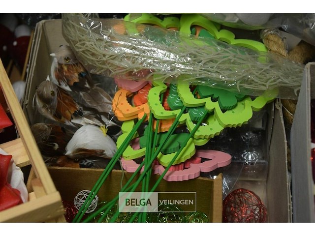 Inhoud tafel decoratiematerialen - afbeelding 5 van  7