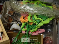 Inhoud tafel decoratiematerialen - afbeelding 5 van  7