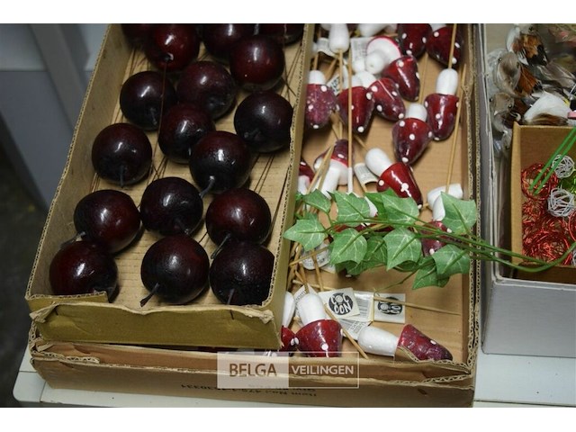 Inhoud tafel decoratiematerialen - afbeelding 7 van  7