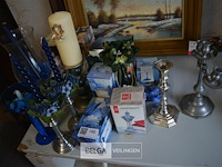 Inhoud tafel div kandelaars en vaasjes - afbeelding 1 van  5