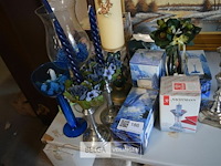 Inhoud tafel div kandelaars en vaasjes - afbeelding 2 van  5