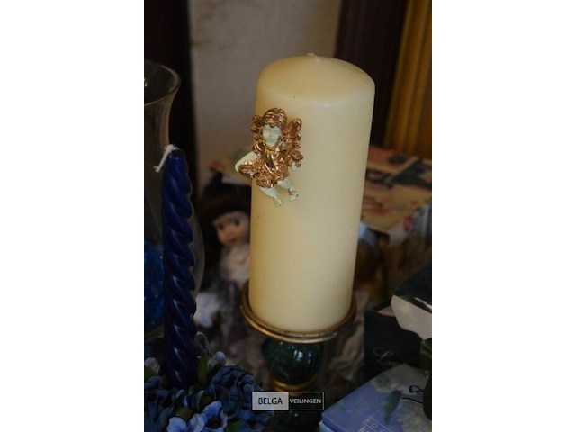 Inhoud tafel div kandelaars en vaasjes - afbeelding 4 van  5