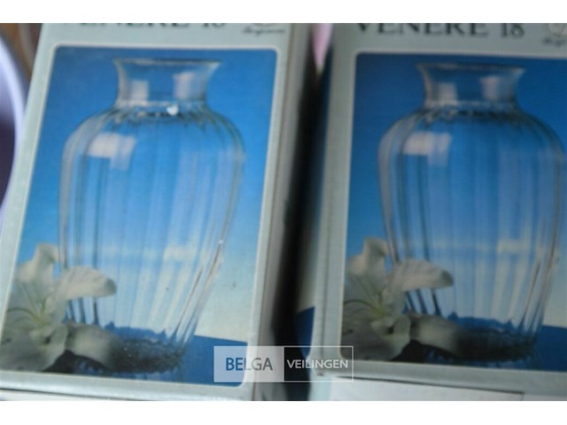 Inhoud tafel div materialen - afbeelding 4 van  11