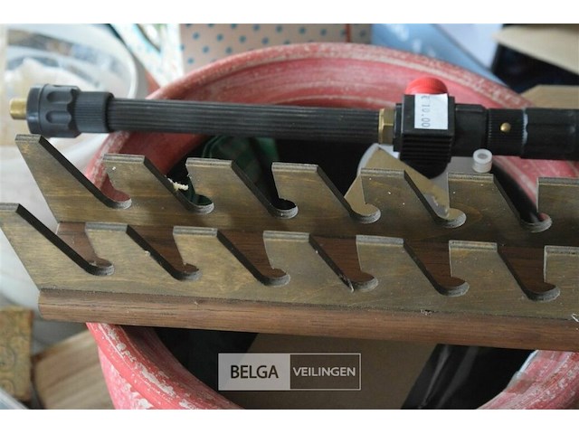 Inhoud tafel div materialen - afbeelding 5 van  11