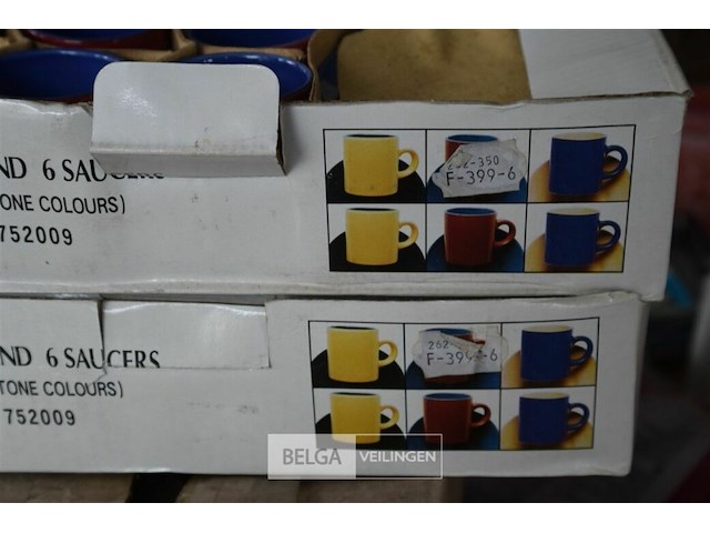 Inhoud tafel div materialen - afbeelding 6 van  11