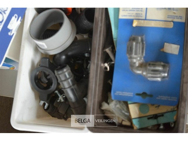 Inhoud tafel div materialen - afbeelding 8 van  11