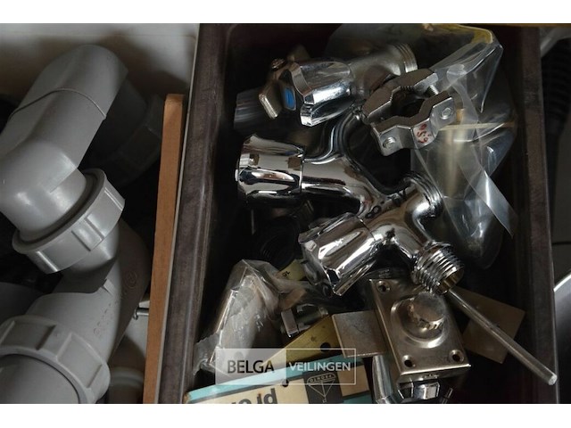 Inhoud tafel div materialen - afbeelding 9 van  11