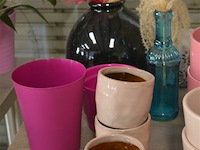Inhoud tafel div potten envazen - afbeelding 2 van  5