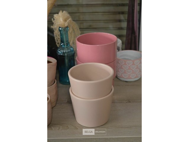 Inhoud tafel div potten envazen - afbeelding 3 van  5