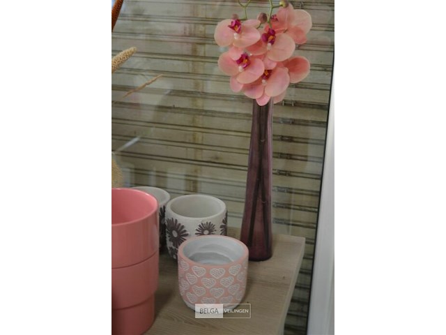 Inhoud tafel div potten envazen - afbeelding 5 van  5