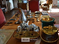 Inhoud tafel div spullen - afbeelding 1 van  6