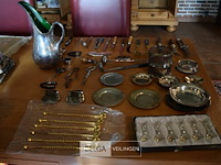 Inhoud tafel div spullen - afbeelding 2 van  6