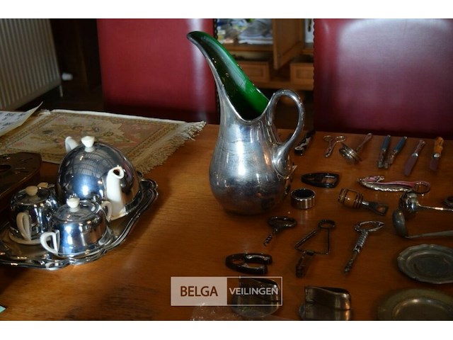 Inhoud tafel div spullen - afbeelding 4 van  6