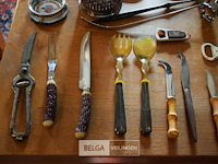 Inhoud tafel div spullen - afbeelding 5 van  6