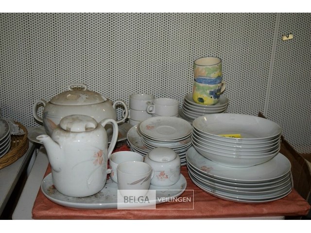 Inhoud tafel partij servies - afbeelding 1 van  5