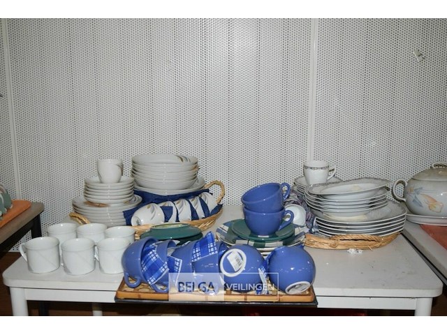 Inhoud tafel partij servies - afbeelding 1 van  5