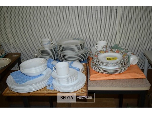 Inhoud tafel partij servies - afbeelding 1 van  4