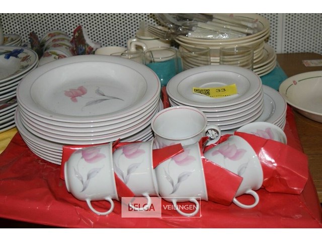 Inhoud tafel partij servies - afbeelding 2 van  4