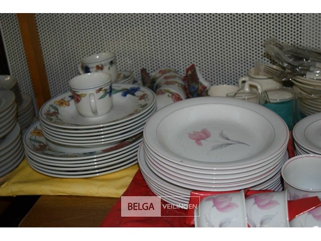 Inhoud tafel partij servies - afbeelding 3 van  4