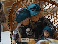 Inhoud tafel porselijnen poppen - afbeelding 4 van  5