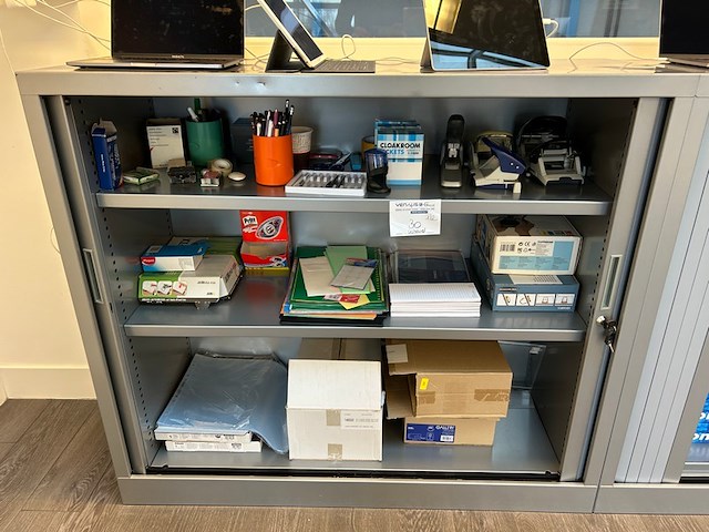 Inhoud van 2 kasten - afbeelding 1 van  5