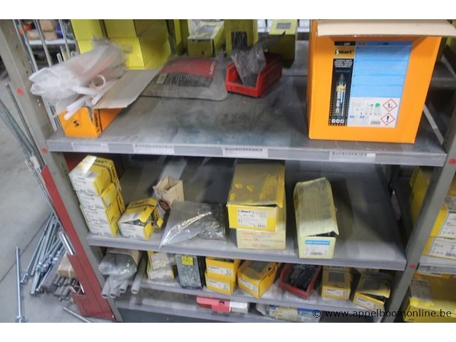 Inhoud van 2 meter stelling wo. bevestigingsmaterialen, dozen en bakken - afbeelding 5 van  5
