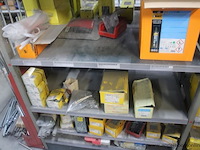 Inhoud van 2 meter stelling wo. bevestigingsmaterialen, dozen en bakken - afbeelding 5 van  5