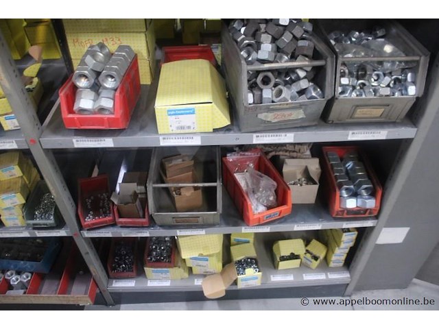 Inhoud van 2 meter stelling wo. bevestigingsmaterialen (moeren, bouten en ringen), in dozen en bakken - afbeelding 4 van  5