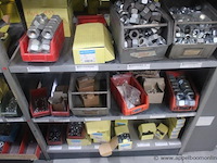 Inhoud van 2 meter stelling wo. bevestigingsmaterialen (moeren, bouten en ringen), in dozen en bakken - afbeelding 4 van  5