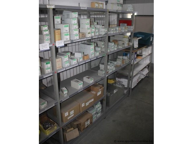 Inhoud van 2 meter stelling wo. divers bevestigingsmateriaal pgb fasteners - afbeelding 1 van  5