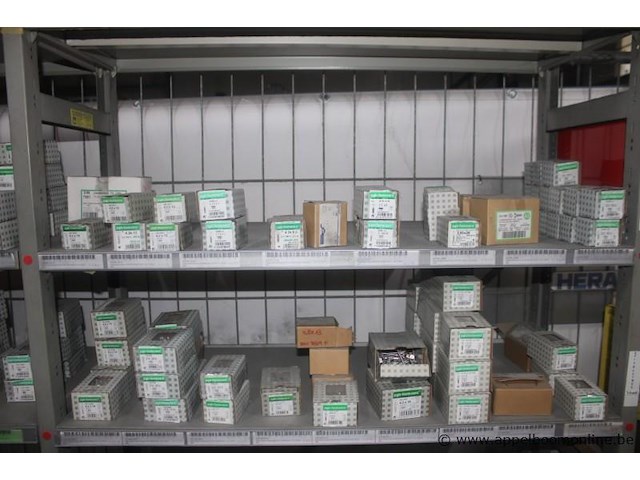 Inhoud van 2 meter stelling wo. divers bevestigingsmateriaal pgb fasteners - afbeelding 4 van  5