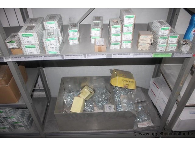 Inhoud van 2 meter stelling wo. divers bevestigingsmateriaal pgb fasteners - afbeelding 5 van  5