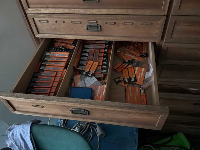 Inhoud van de bureauruimte - afbeelding 21 van  32