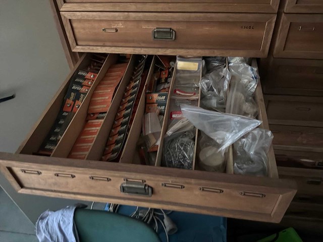 Inhoud van de bureauruimte - afbeelding 22 van  32