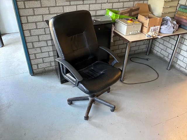 Inhoud van de bureauruimte - afbeelding 31 van  32