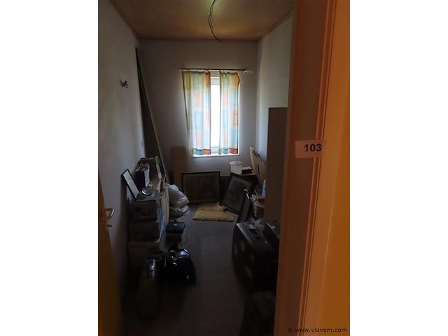 Inhoud van de kamer, vrije keuze van meenemen, volgens foto's - afbeelding 1 van  9