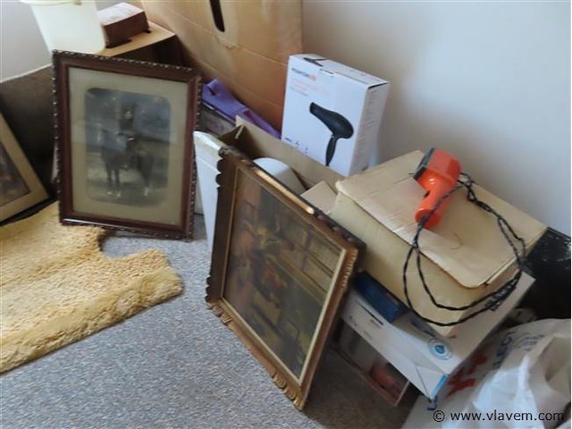Inhoud van de kamer, vrije keuze van meenemen, volgens foto's - afbeelding 5 van  9