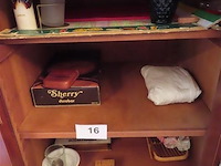 Inhoud van de kast volgens foto - afbeelding 4 van  5