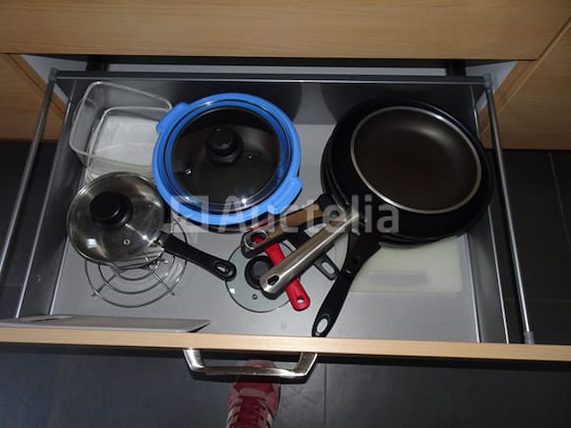 Inhoud van de kasten en lades in de keuken - afbeelding 4 van  7